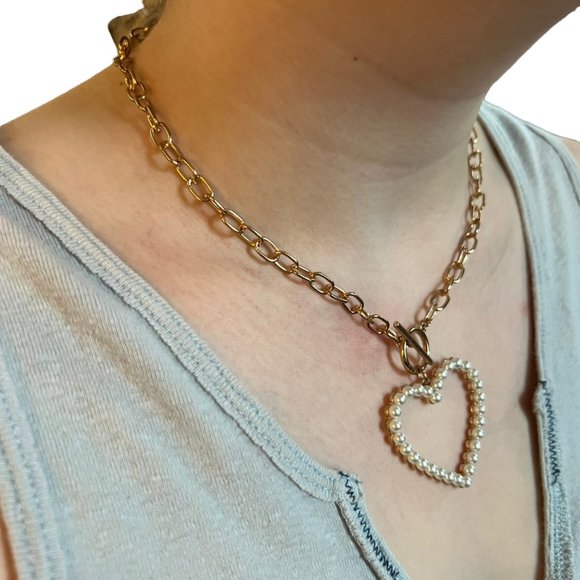 Viola Pearl Heart Toggle Clasp Necklace Gold White NWT - Picture 5 of 6